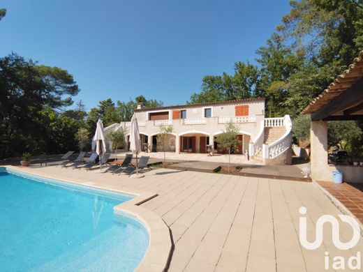 Villa in Saint-Paul-en-Forêt, Var
