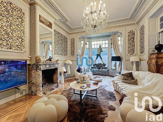 Villa in Valenciennes, North