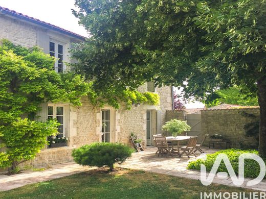 Villa in Saint-Médard-d'Aunis, Charente-Maritime