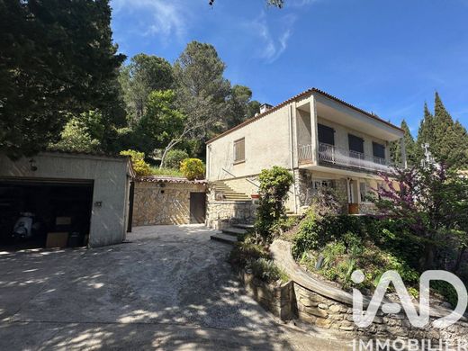 Villa in Carnoux-en-Provence, Bouches-du-Rhône