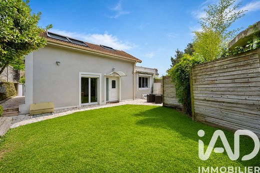 Villa in Sèvres, Hauts-de-Seine