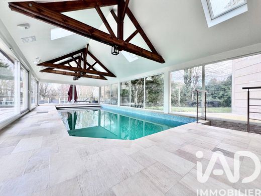 Villa in Noisy-le-Grand, Seine-Saint-Denis