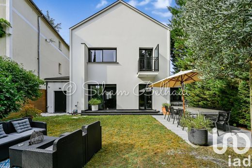 Villa in Bry-sur-Marne, Val-de-Marne
