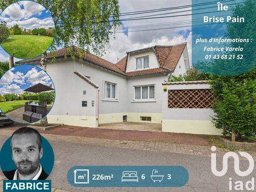 Créteil, Val-de-Marneのヴィラ