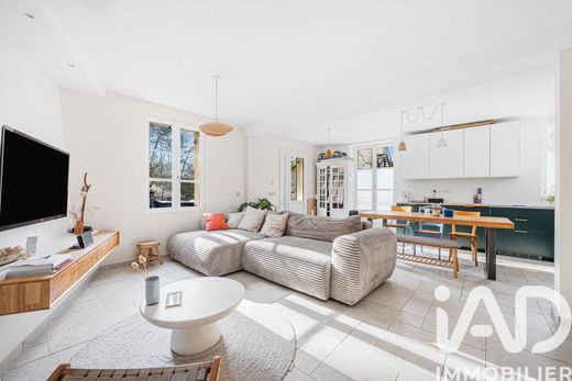Villa in La Celle-Saint-Cloud, Yvelines