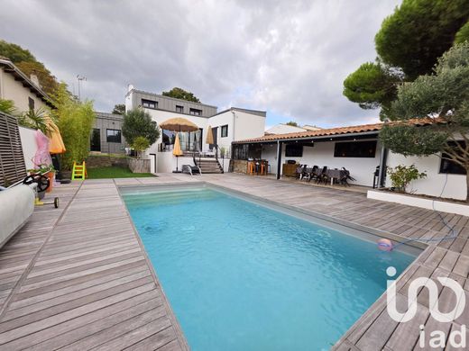 Villa in Dompierre-sur-Mer, Charente-Maritime