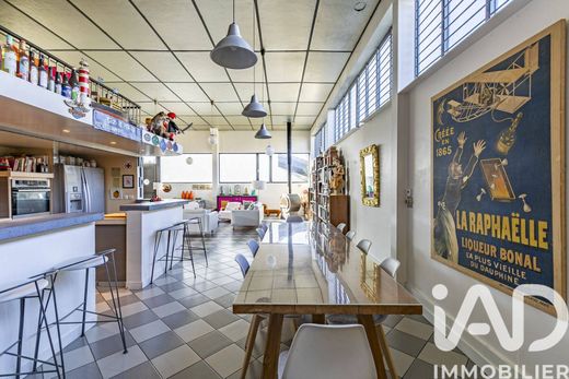 Apartment in Carrières-sur-Seine, Yvelines