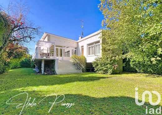 Villa in Vaux-sur-Seine, Yvelines