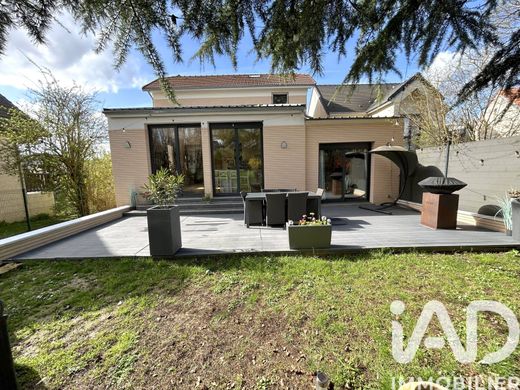 Villa in Sucy-en-Brie, Val-de-Marne