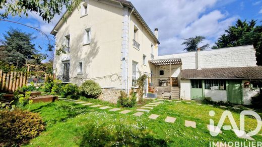 Villa in Maisons-Laffitte, Yvelines