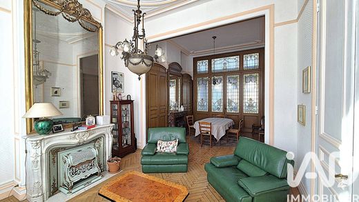 Villa in Mons-en-Barœul, North