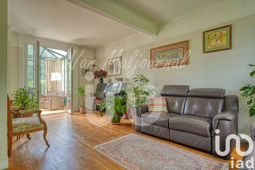 Villa in Chatou, Yvelines
