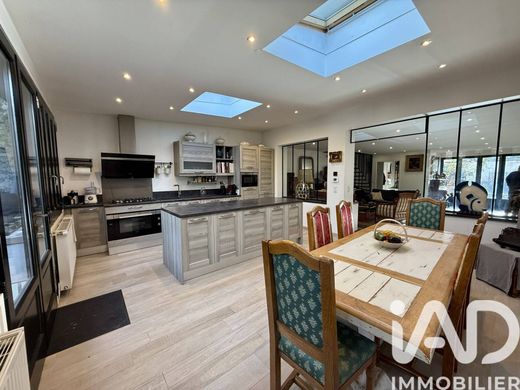 Villa in Le Perreux-sur-Marne, Val-de-Marne