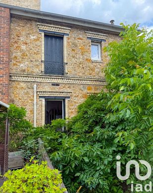 Villa a Bourg-la-Reine, Hauts-de-Seine