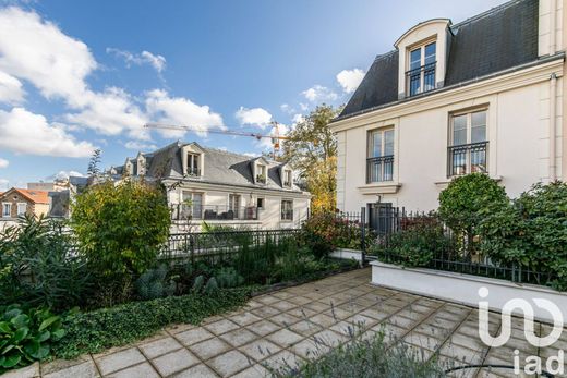 Apartment / Etagenwohnung in Le Raincy, Seine-Saint-Denis