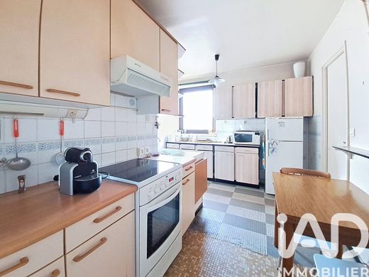 Apartment in Issy-les-Moulineaux, Hauts-de-Seine