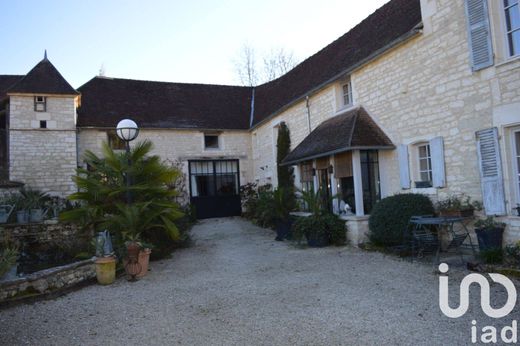 Villa in Junay, Yonne