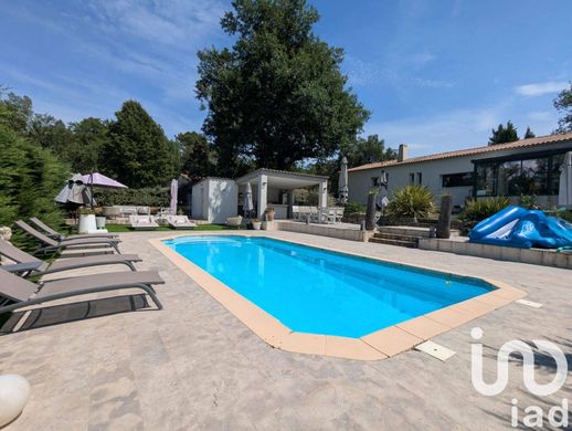 Villa in Bagnols-en-Forêt, Var