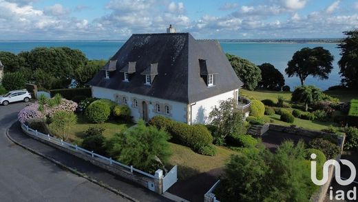 Villa a Saint-Méloir-des-Ondes, Ille-et-Vilaine