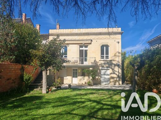 Villa in Bordeaux, Gironde