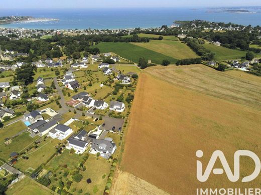 Villa in Saint-Cast-le-Guildo, Côtes-d'Armor