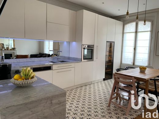 モンソー、クールセル、テルヌ, Parisのアパートメント