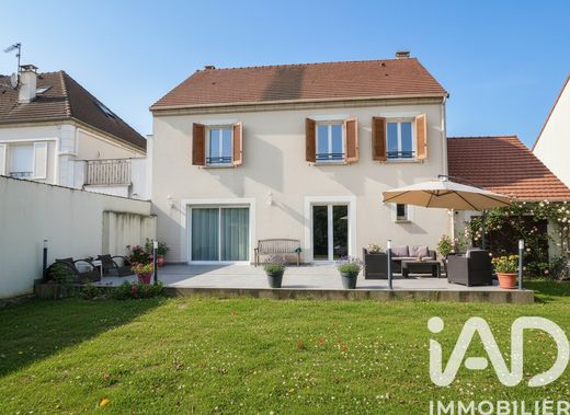 Villa in Saint-Brice-sous-Forêt, Val d'Oise