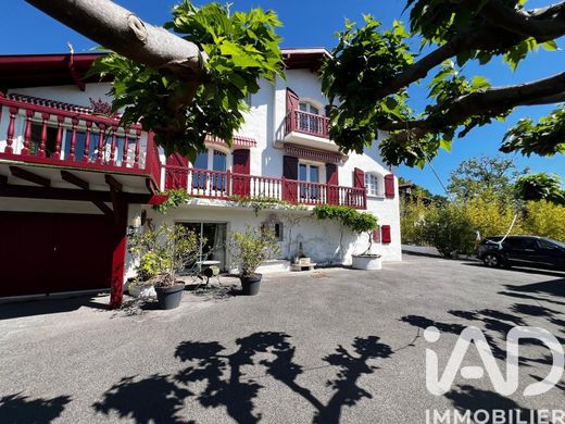 Villa in Ustaritz, Pyrénées-Atlantiques