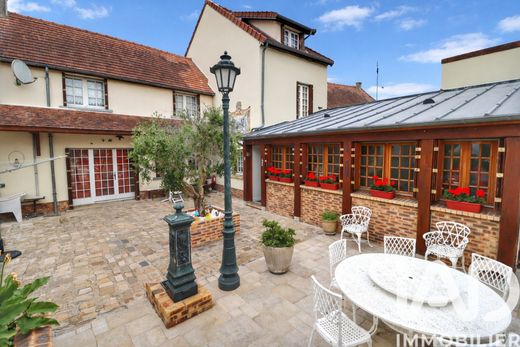 Villa in Saint-Germain-sur-Morin, Seine-et-Marne