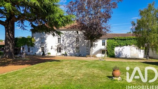 Villa Bourg-Charente, Charente