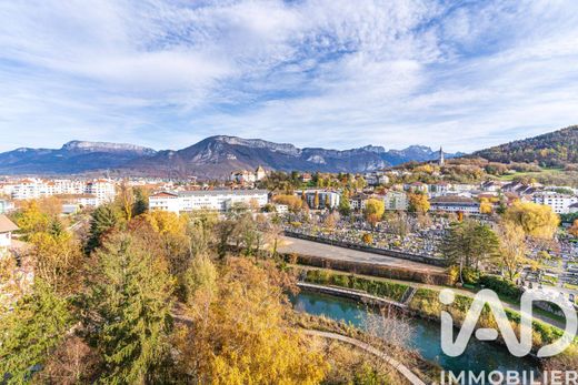 Apartment / Etagenwohnung in Annecy, Haute-Savoie