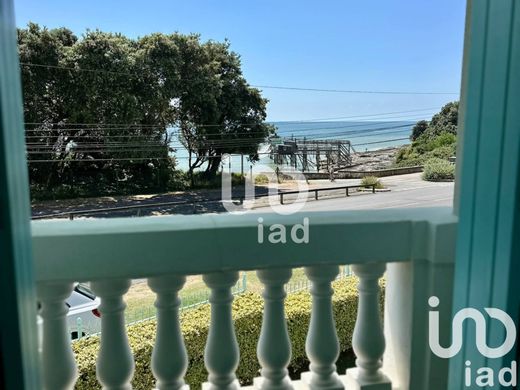 Villa in Saint-Palais-sur-Mer, Charente-Maritime