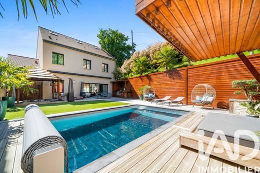 Villa in Jouars-Pontchartrain, Yvelines