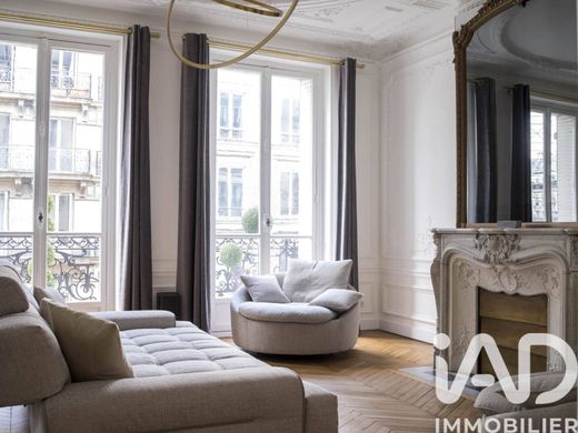 Apartment / Etagenwohnung in Canal Saint Martin, Château d’Eau, Porte Saint-Denis, Paris