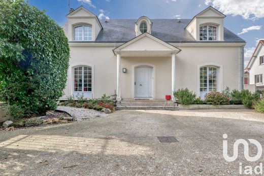 Villa in Le Plessis-Trévise, Val-de-Marne