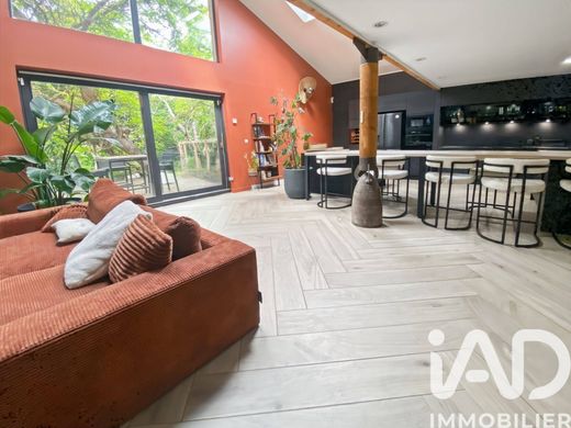 Apartment / Etagenwohnung in Chevry-Cossigny, Seine-et-Marne