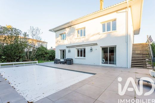Villa in Mérignac, Gironde