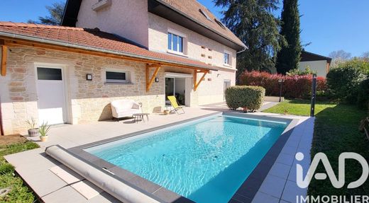 Villa in Saint-Genis-Laval, Rhône
