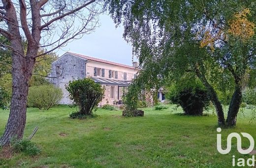 Villa in Plassay, Charente-Maritime