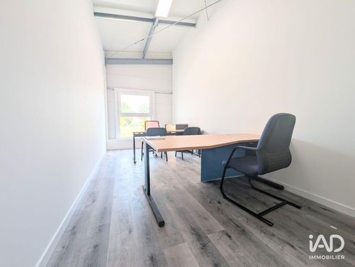Bureau à Bertrange, Moselle
