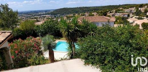 ‏וילה ב  Beaucaire, Gard