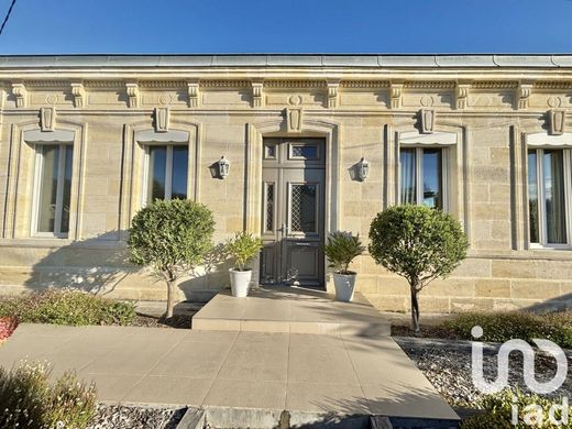 Villa in Saint-Médard-en-Jalles, Gironde