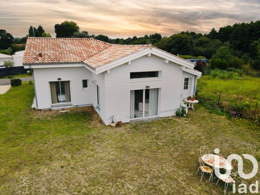 Villa a Bénesse-Maremne, Landes