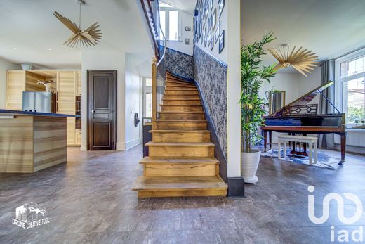 Villa in Pont-à-Mousson, Meurthe et Moselle