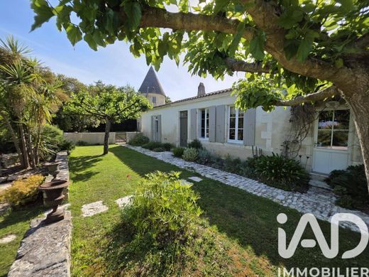 Villa in Saint-Pierre-d'Oléron, Charente-Maritime