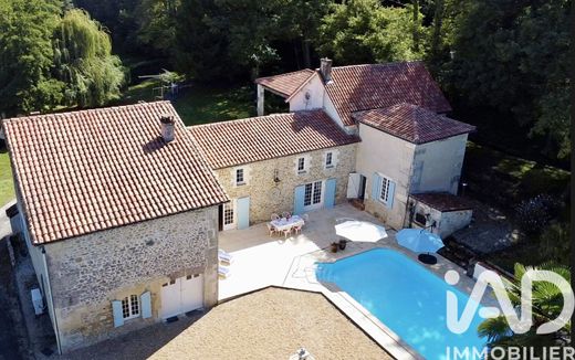 Villa in Cherves-Richemont, Charente