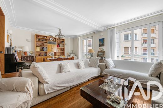Apartment in Motte-Picquet, Commerce, Necker, Paris