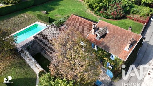 Вилла, Chapareillan, Isère