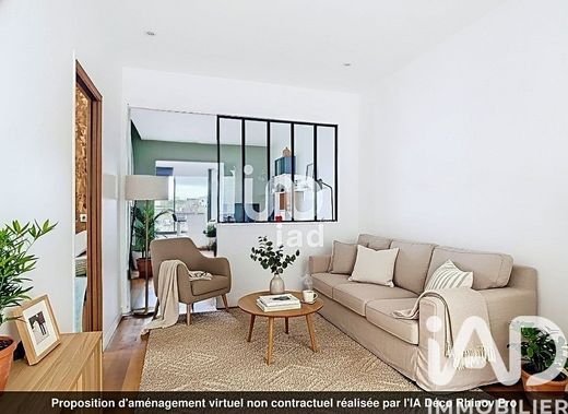 Villa in Suresnes, Hauts-de-Seine