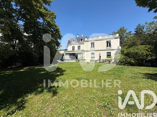 Villa in Maisons-Laffitte, Yvelines